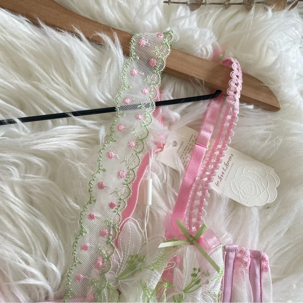 Victoria’s Secret For Love & Lemons Waterlilies Underwire Bra Small NWT